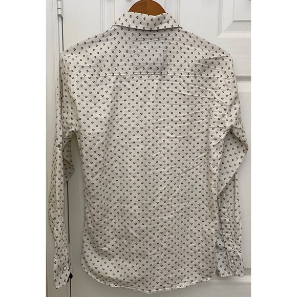 Casual button down shirt with cool buttons and color - Picture 2 of 2